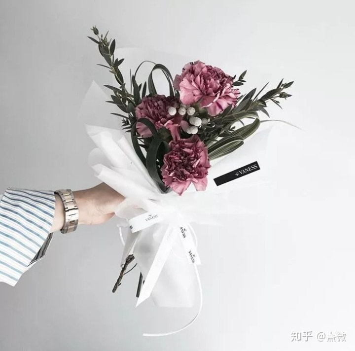 鲜花花束包装图片_如何包装礼物盒鲜花_鲜花包装材料