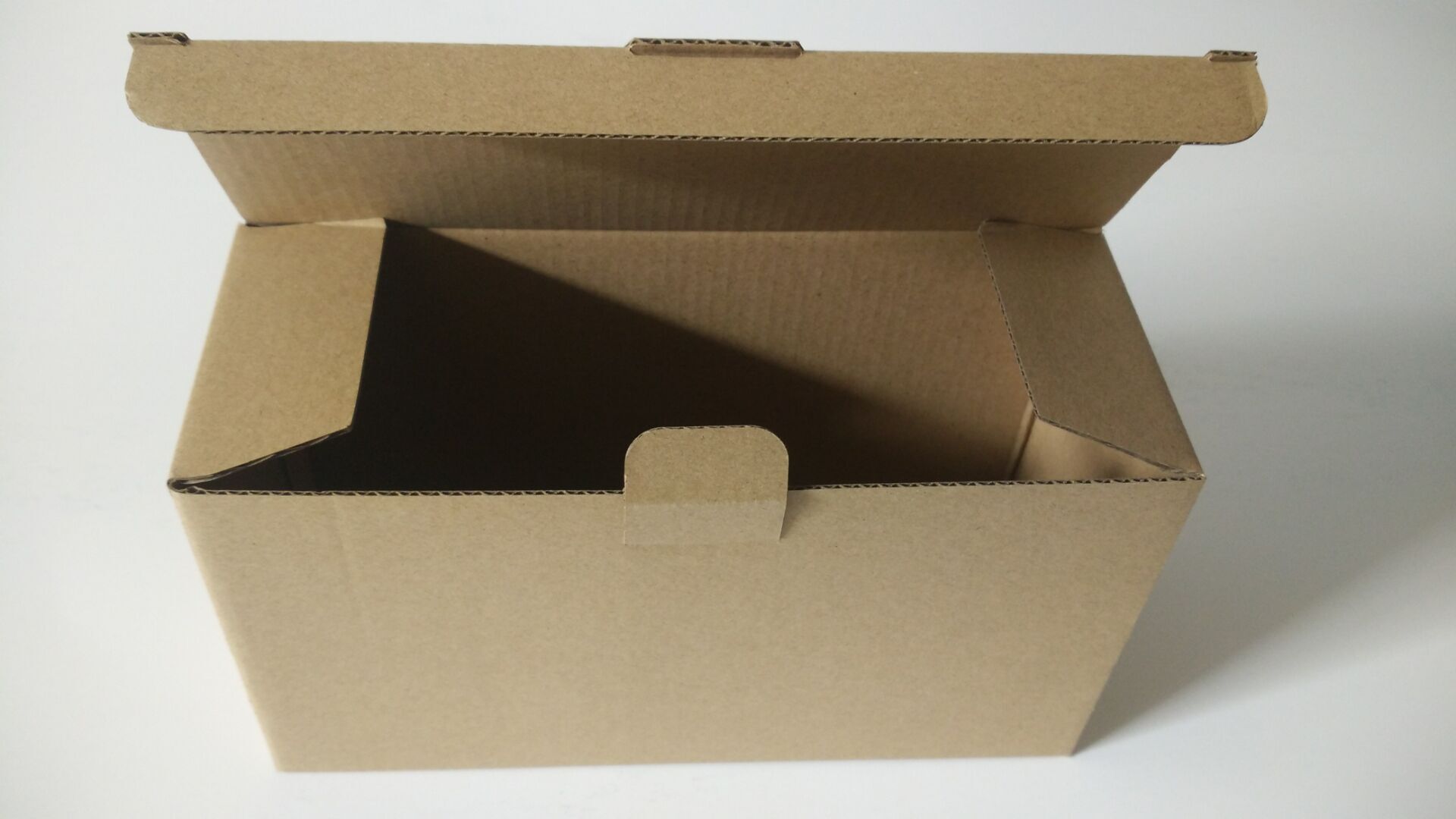 包装盒加工厂挣钱吗_包装盒定制加工厂投资多少钱合适_包装盒厂的投资多少钱